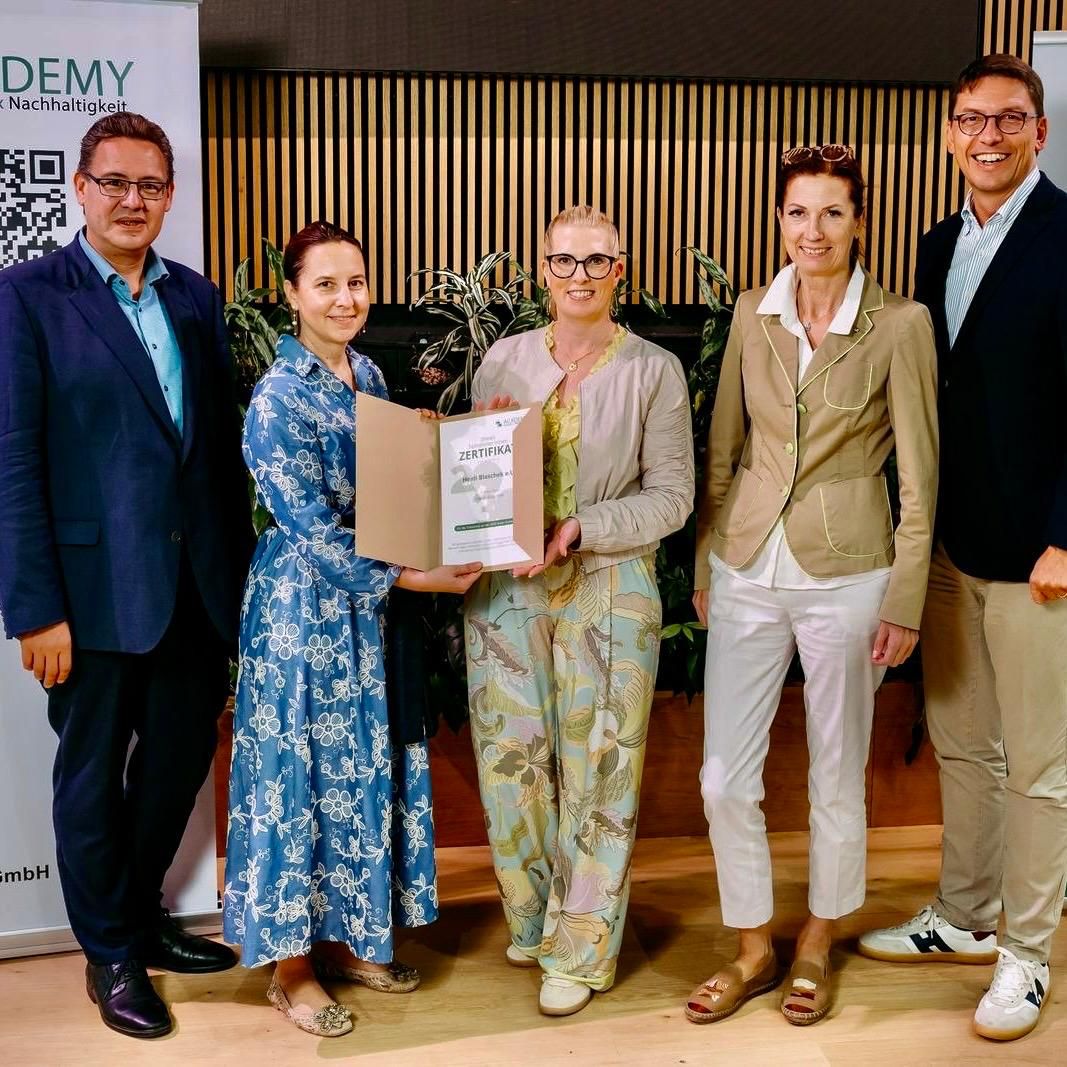 HeldInnen im Hintergrund Award